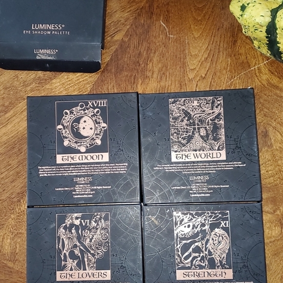 BUNDLE Tarot luminusss eyeshadow pallets - Picture 10 of 10